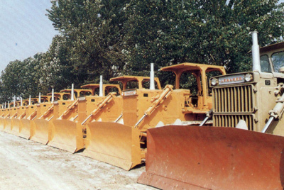 產(chǎn)品整裝待發(fā)。自1984年對銷售實行了承包責(zé)任制，調(diào)動了職工的積極性，增強(qiáng)了責(zé)任感，從而改變了過去等、靠、要的被動局面。